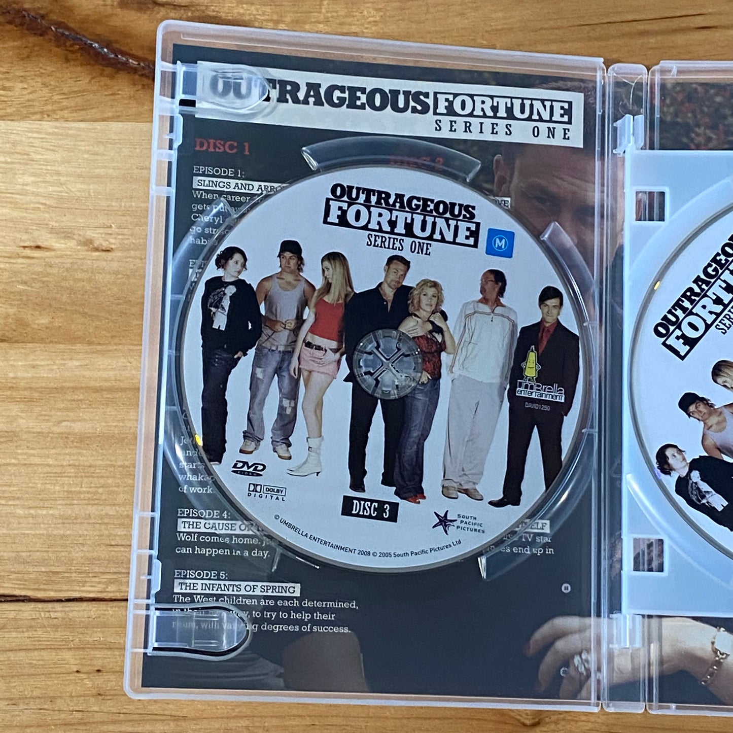 Outrageous Fortune Series 1 DVD New Zealand Comedy 3-Disc PAL 4 VGC