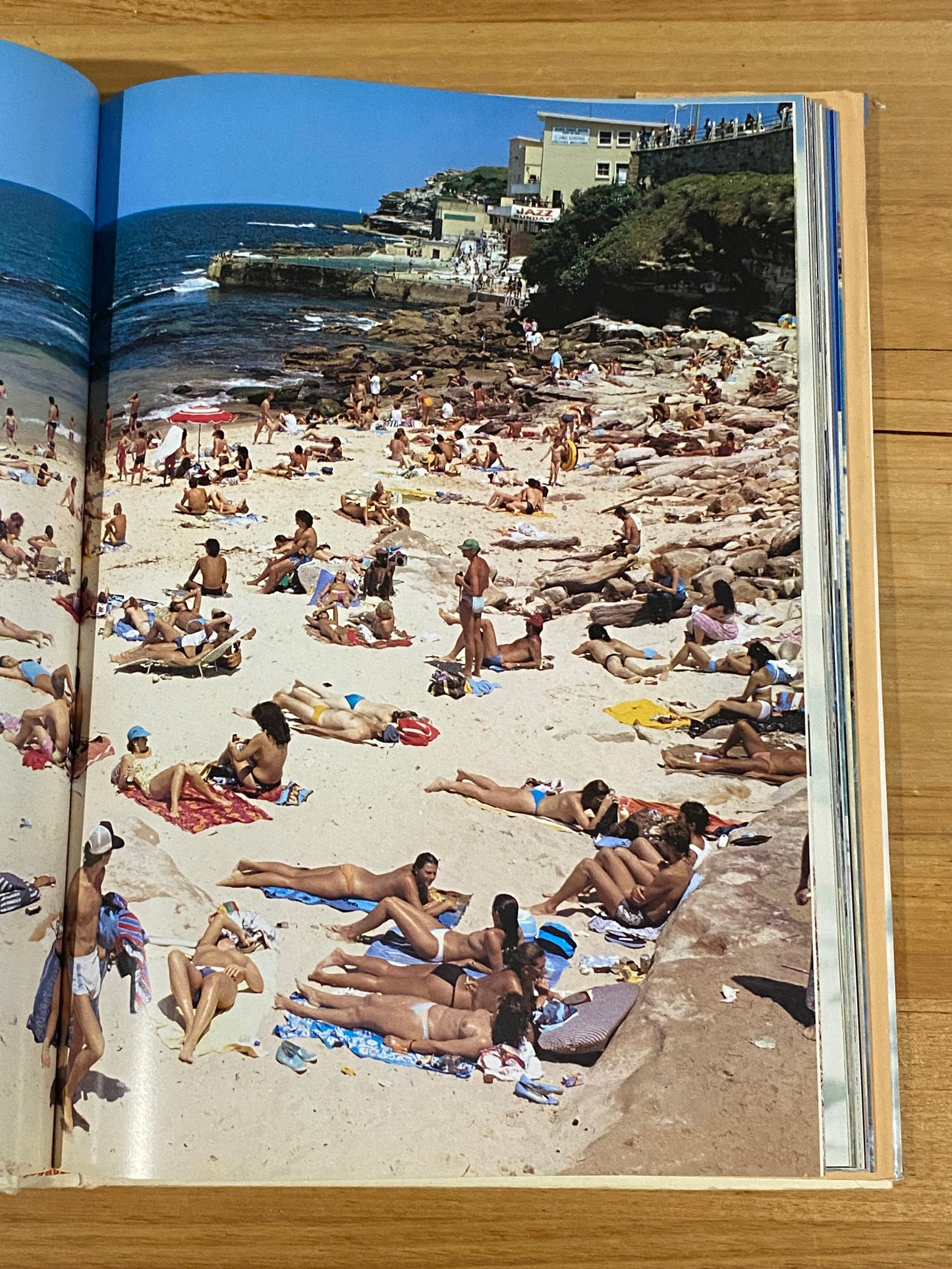 Australia Under The Sun by John Kelly Vintage Glamour Photography Hardcover 1986 GD