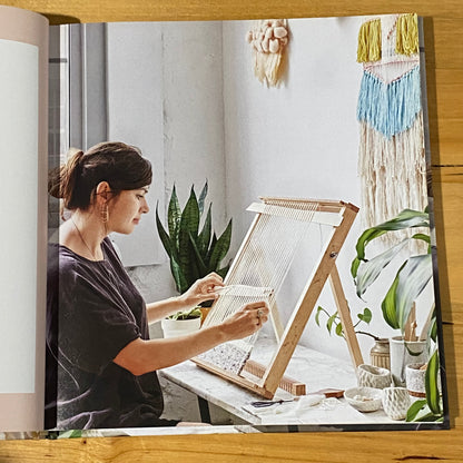 On The Loom A Modern Weaver's Guide by Maryanne Moodie Hardcover GD