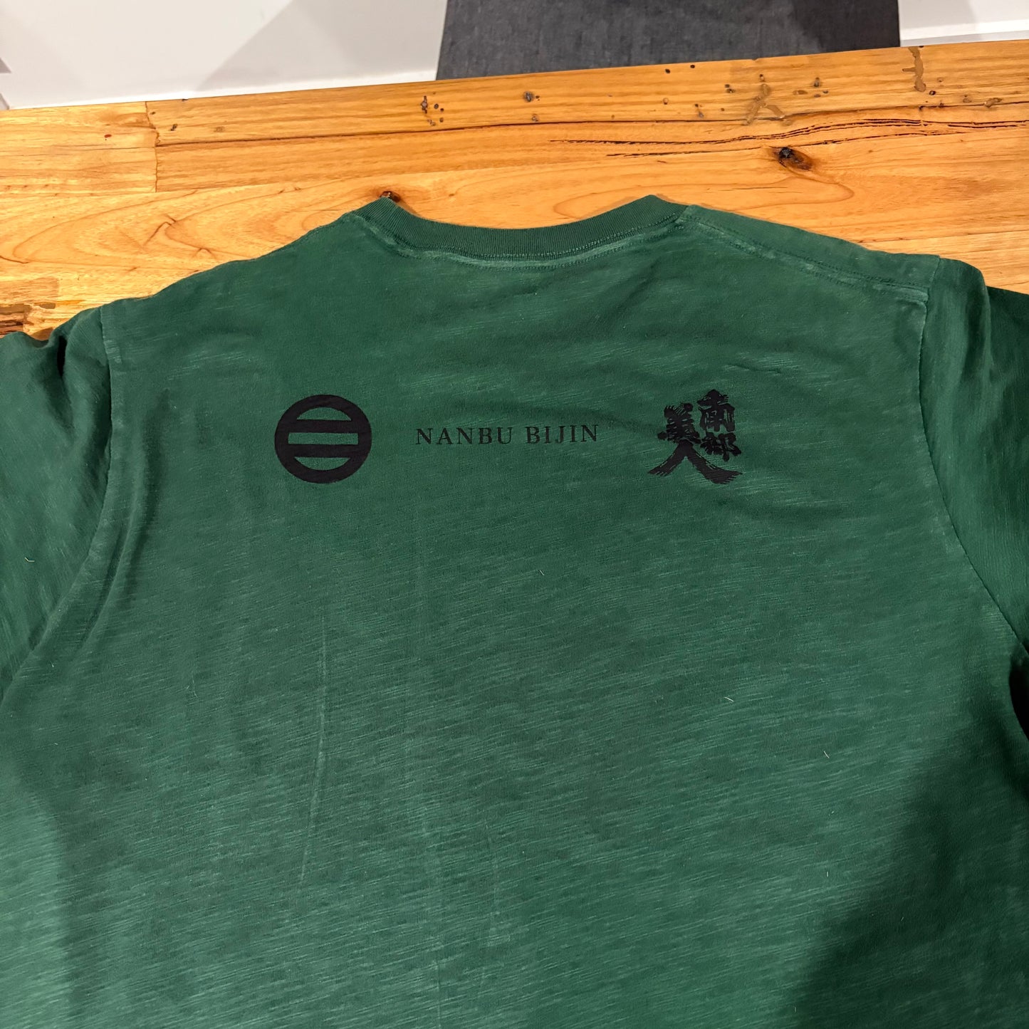 Uni-Qlo Nanbu Bijin Sake Collaboration Green T-Shirt Size XL