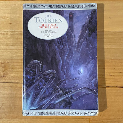 Lord Of The Rings The Two Towers J.R.R. Tolkien 1996 Illustrated Paperback GD