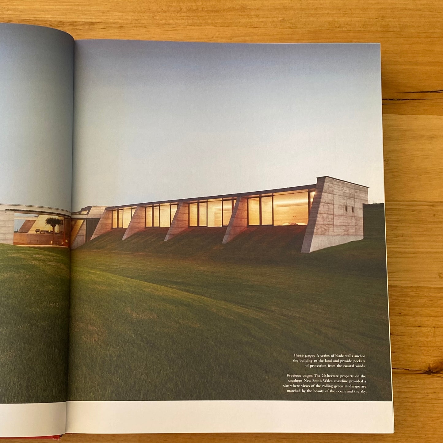 Twenty-One Australian Architects Breaking New Ground Hardcover 2017 GD