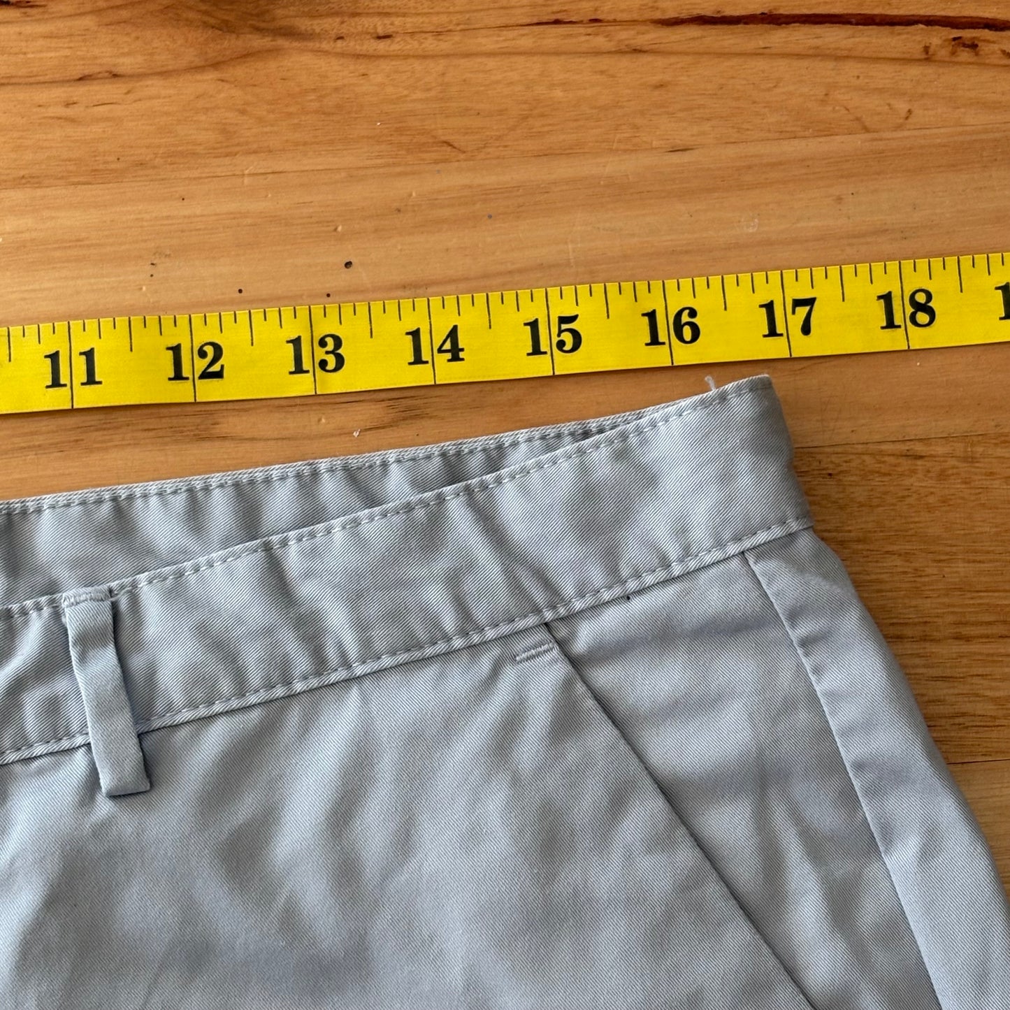 Calvin Klein Shorts Mens Size 34 Grey RN36543 Flat Front