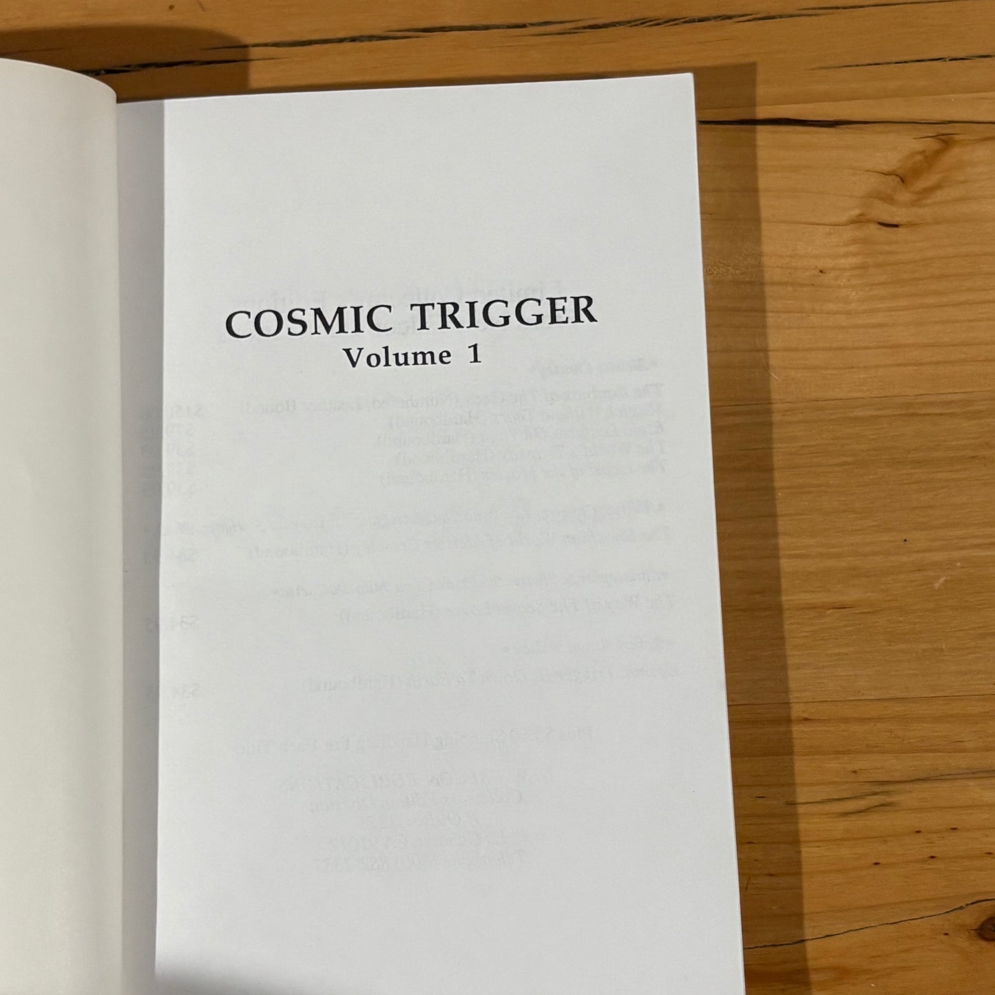 Cosmic Trigger Volume 1 by Robert Anton Wilson Paperback 1992 GD