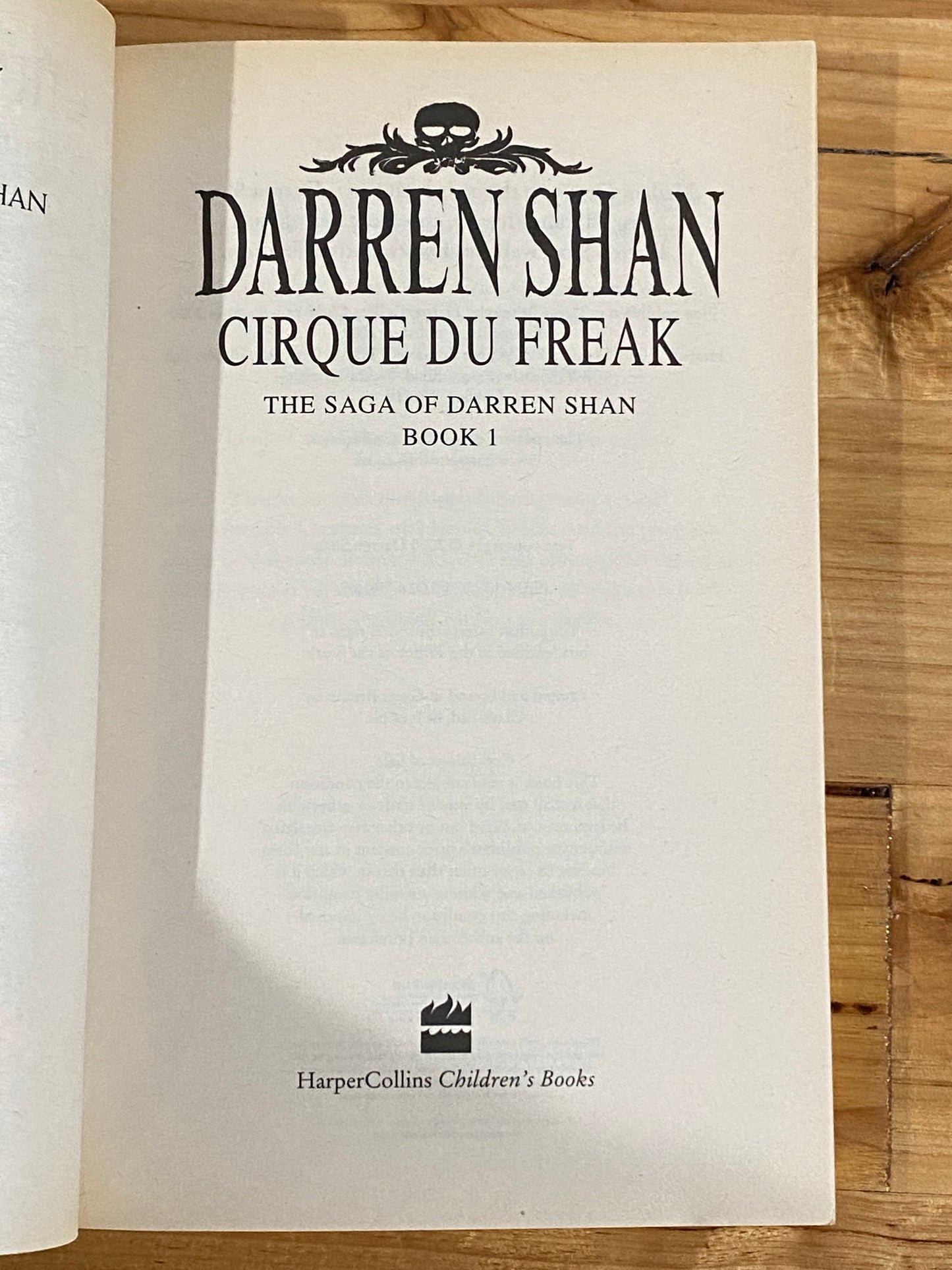 Cirque Du Freak The Saga Of Darren Shan Book 1 2009 Paperback GD