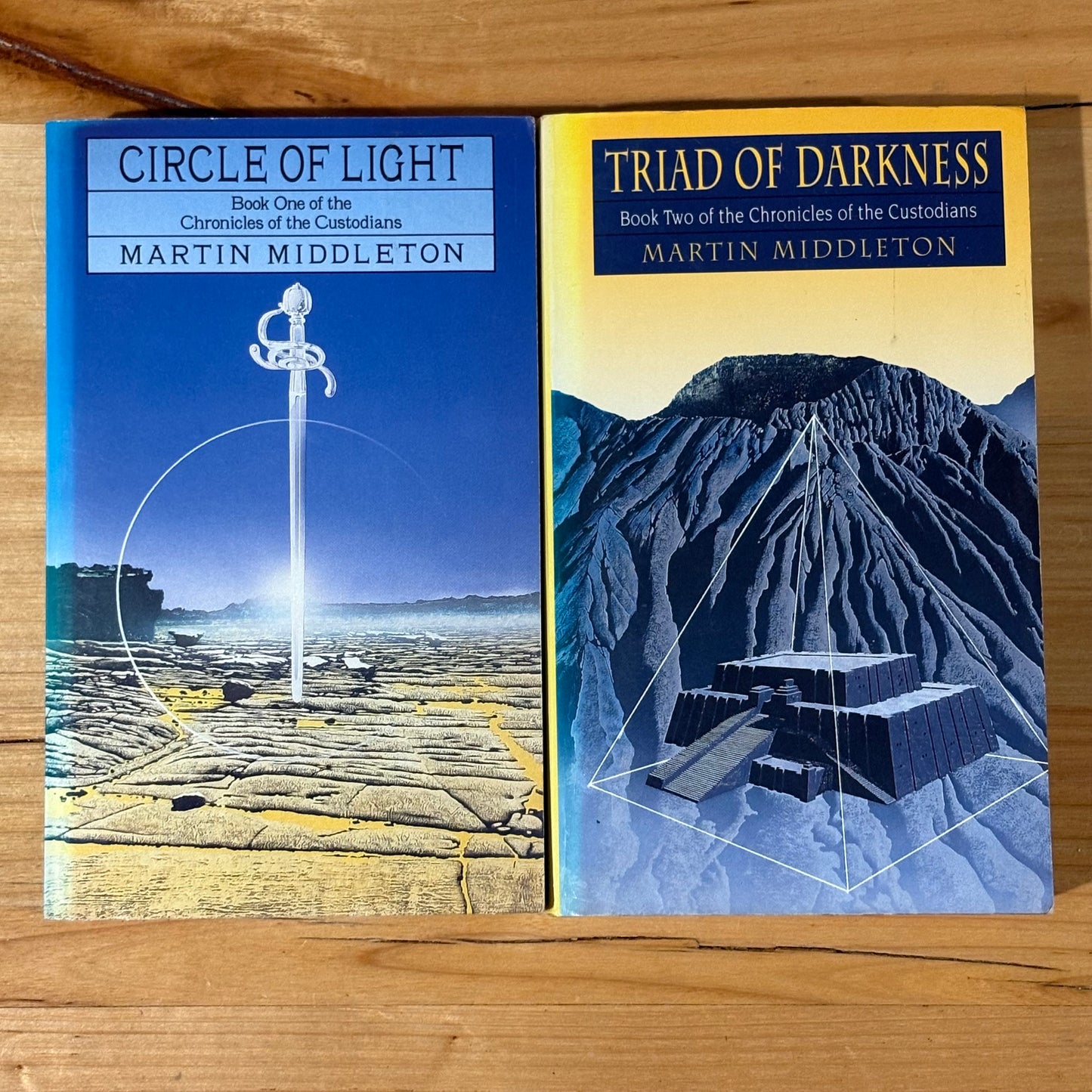 Triad of Darkness Circle of Light by Martin Middleton Fantasy 2 x Paperback GD