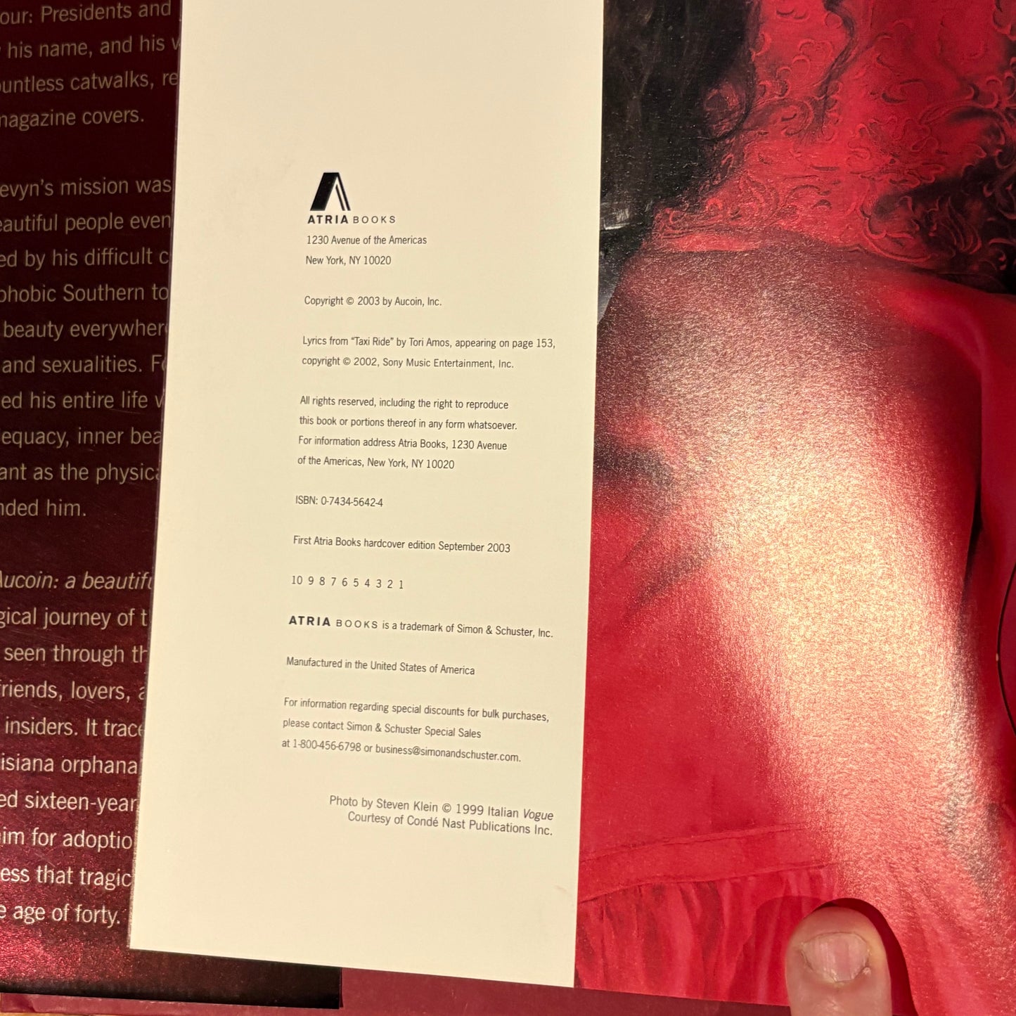 Kevyn Aucoin A Beautiful Life Hardcover Illustrated 2003 GD