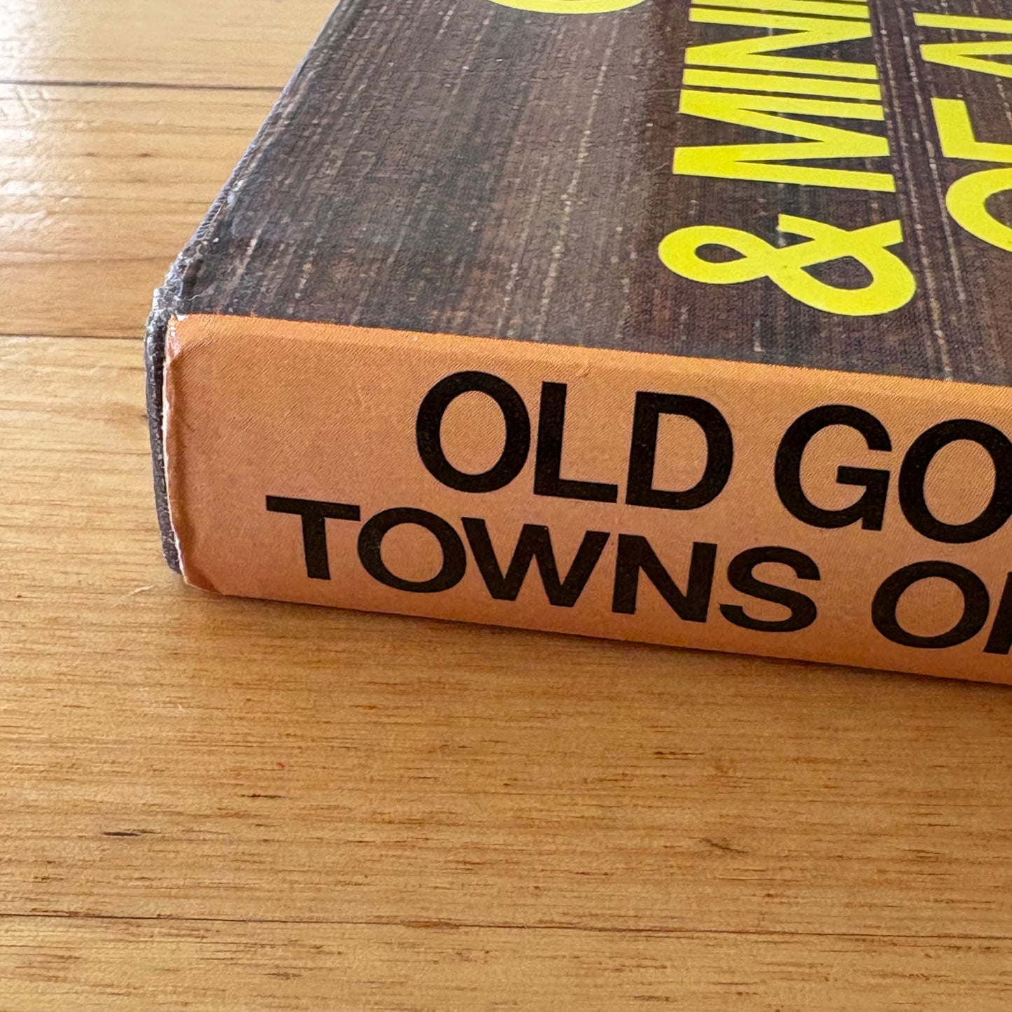 Old Gold and Mining Towns of Australia John Darbyshire C.E.Sayers Hardcover GD