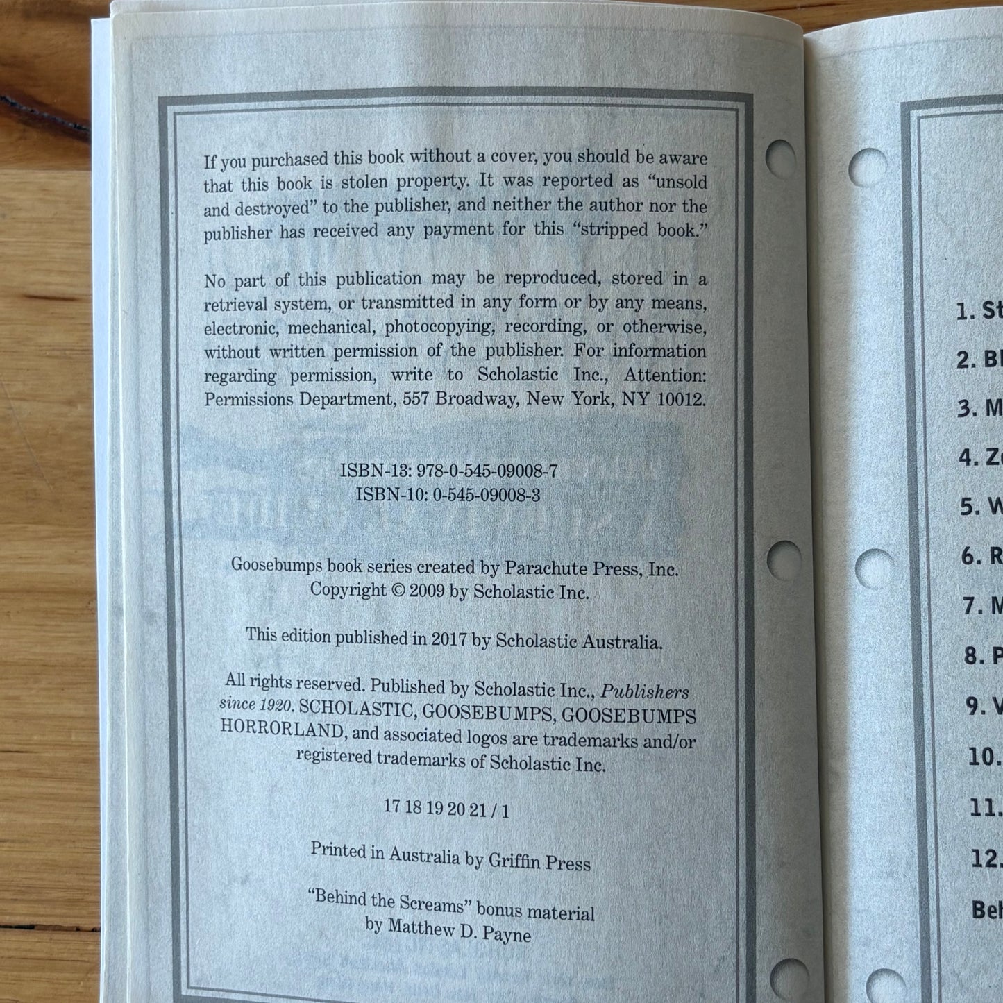 Welcome To Horrorland: A Survival Guide Goosebumps  Paperback R.L. Stine GD