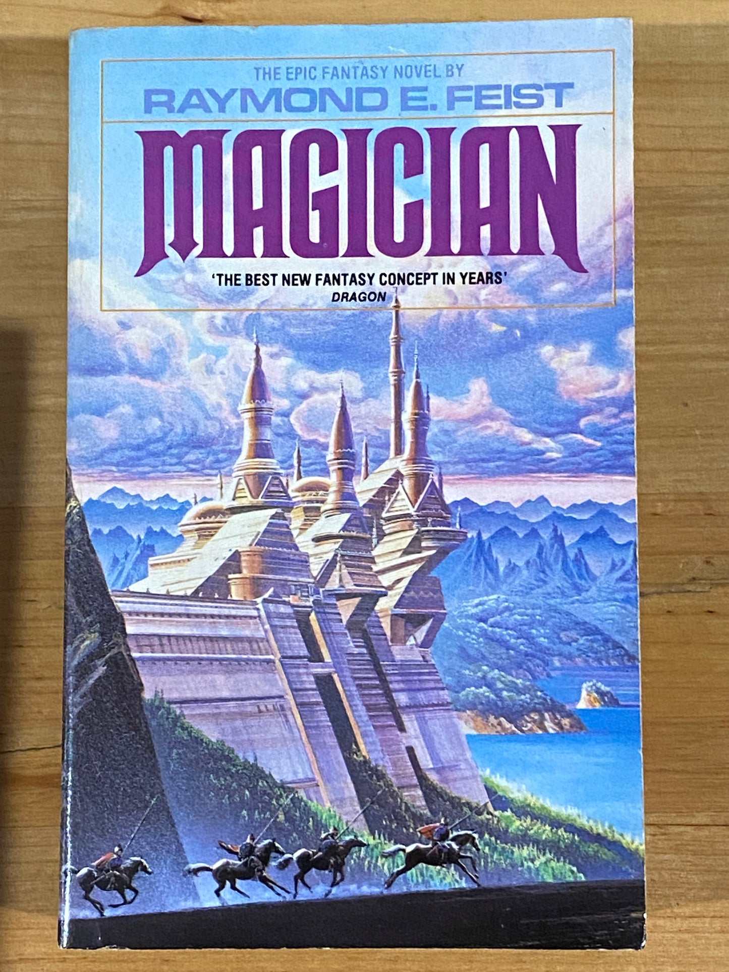 Magician by Raymond E. Feist Paperback 1984 GD