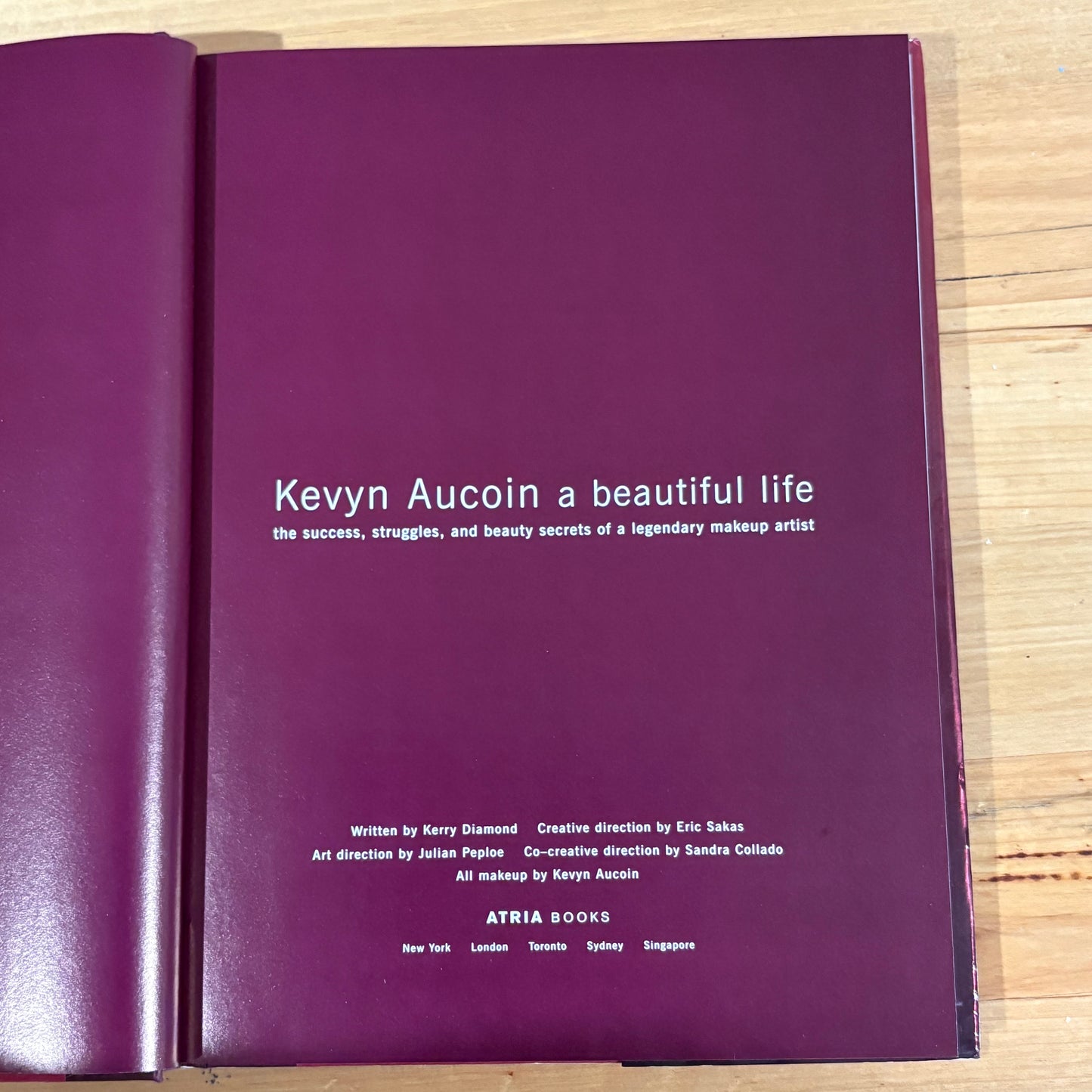 Kevyn Aucoin A Beautiful Life Hardcover Illustrated 2003 GD