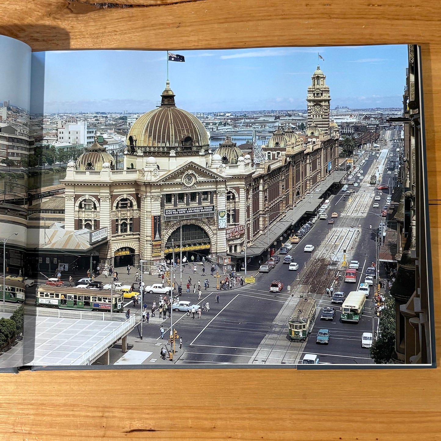 Visions of Victoria The Magic of Kodachrome Film 1950-1975 Hardcover GD