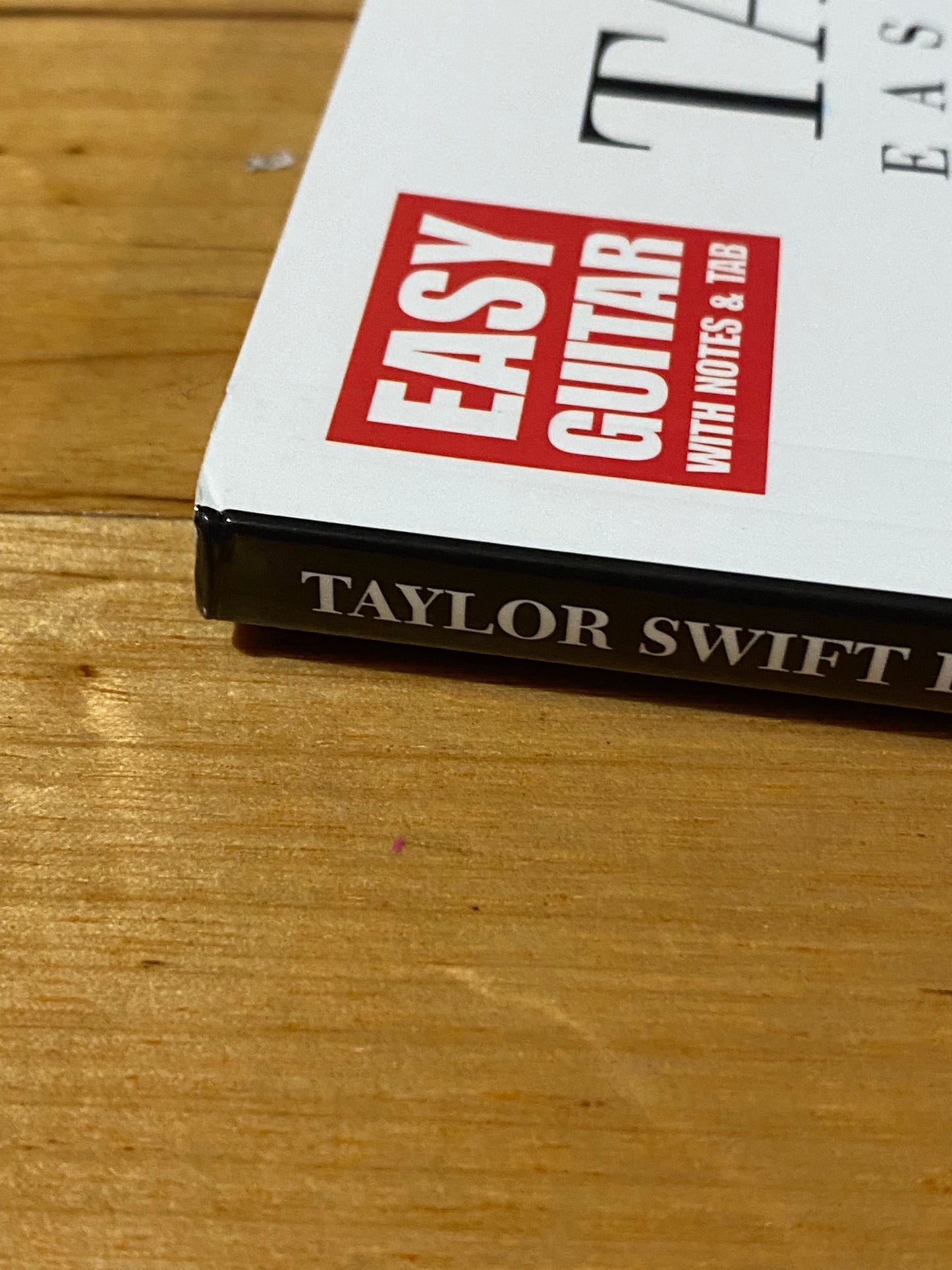 Taylor Swift Easy Guitar Anthology 2nd Edition Paperback Hal Leonard GD