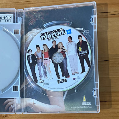 Outrageous Fortune Series 1 DVD New Zealand Comedy 3-Disc PAL 4 VGC