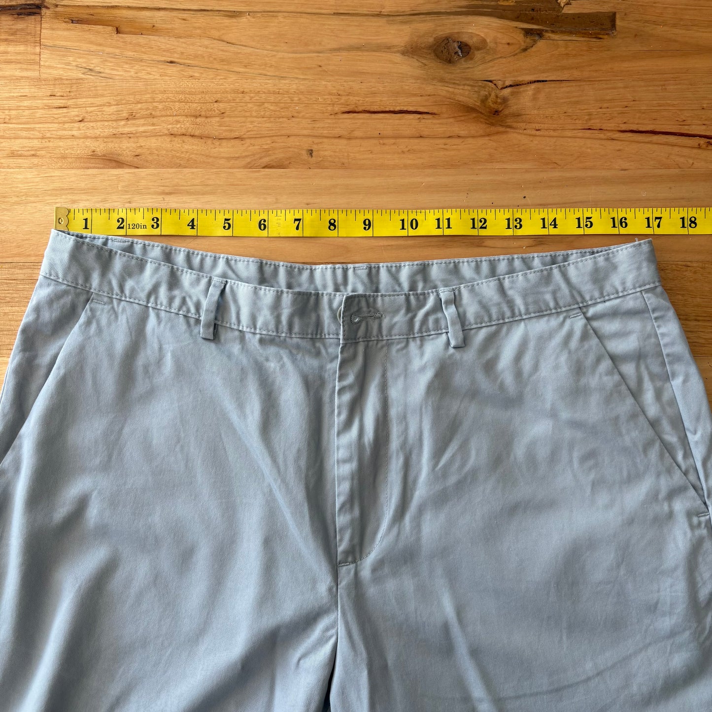 Calvin Klein Shorts Mens Size 34 Grey RN36543 Flat Front