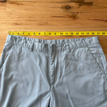 Calvin Klein Shorts Mens Size 34 Grey RN36543 Flat Front