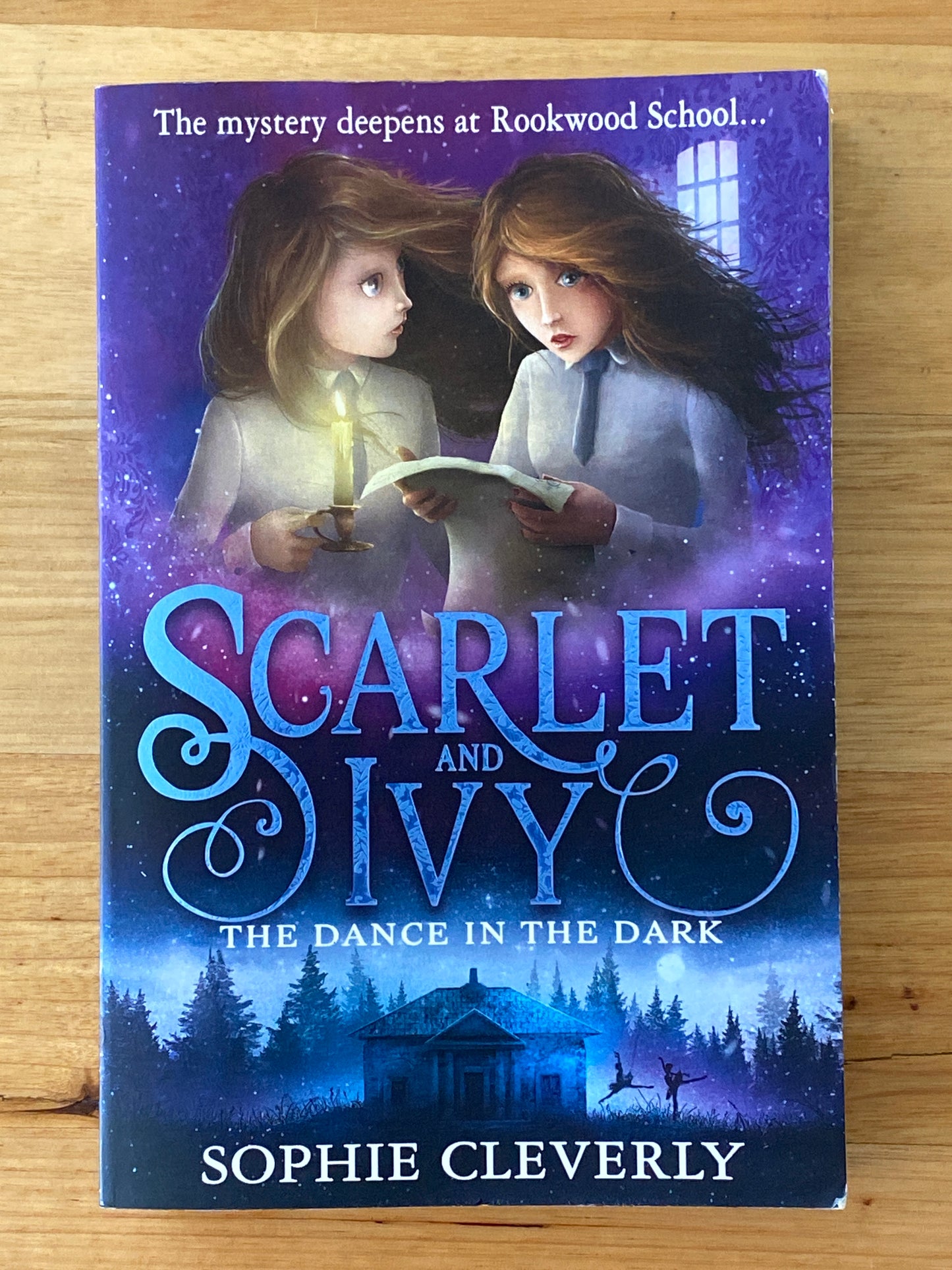 Scarlet and Ivy The Dance In The Dark By Sophie Cleverly Paperback VGC