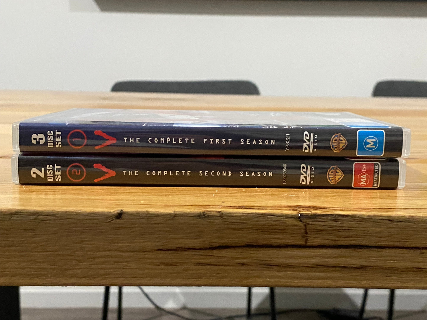 V The Complete Set Seasons 1 & 2 DVD Sci-Fi PAL 4 VGC