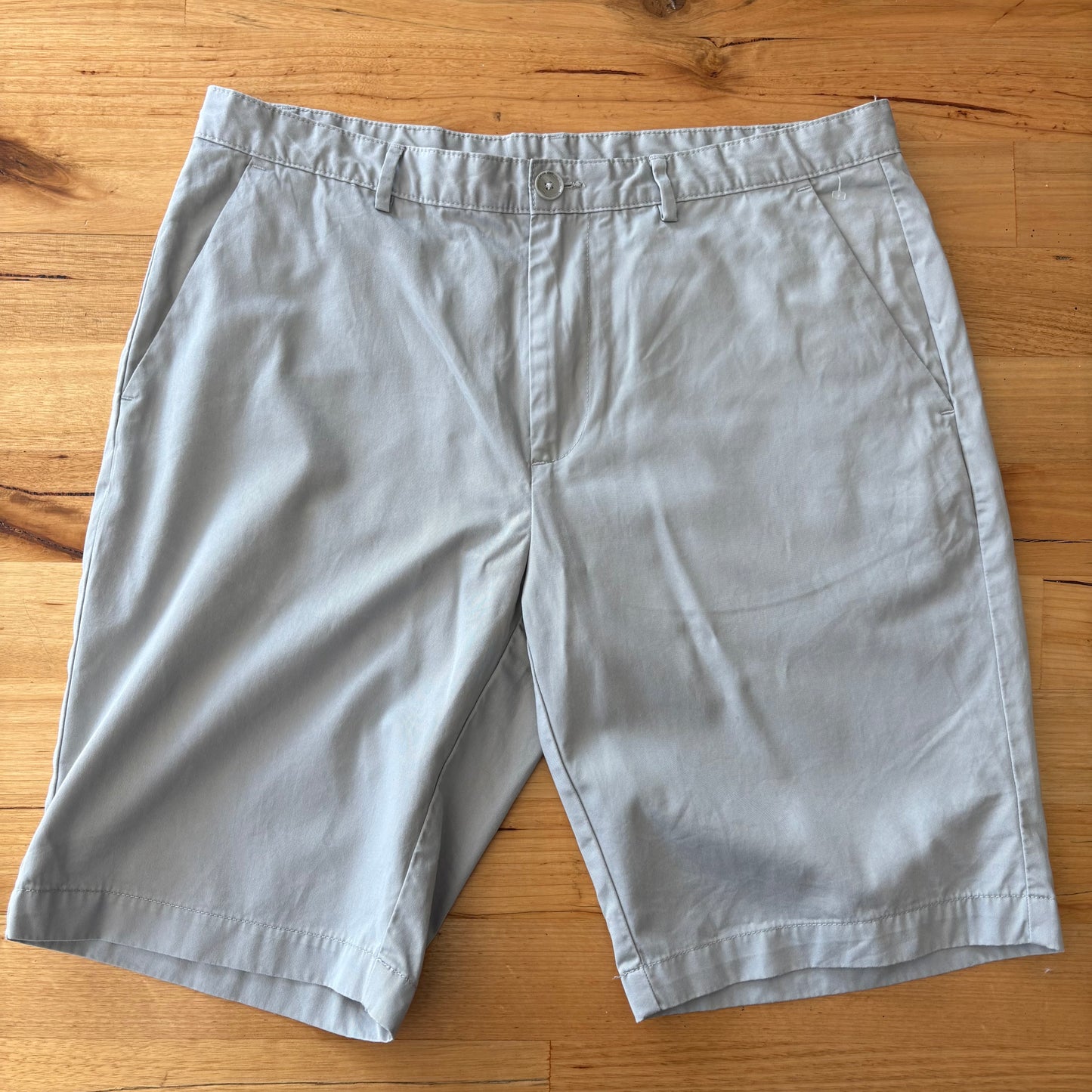 Calvin Klein Shorts Mens Size 34 Grey RN36543 Flat Front