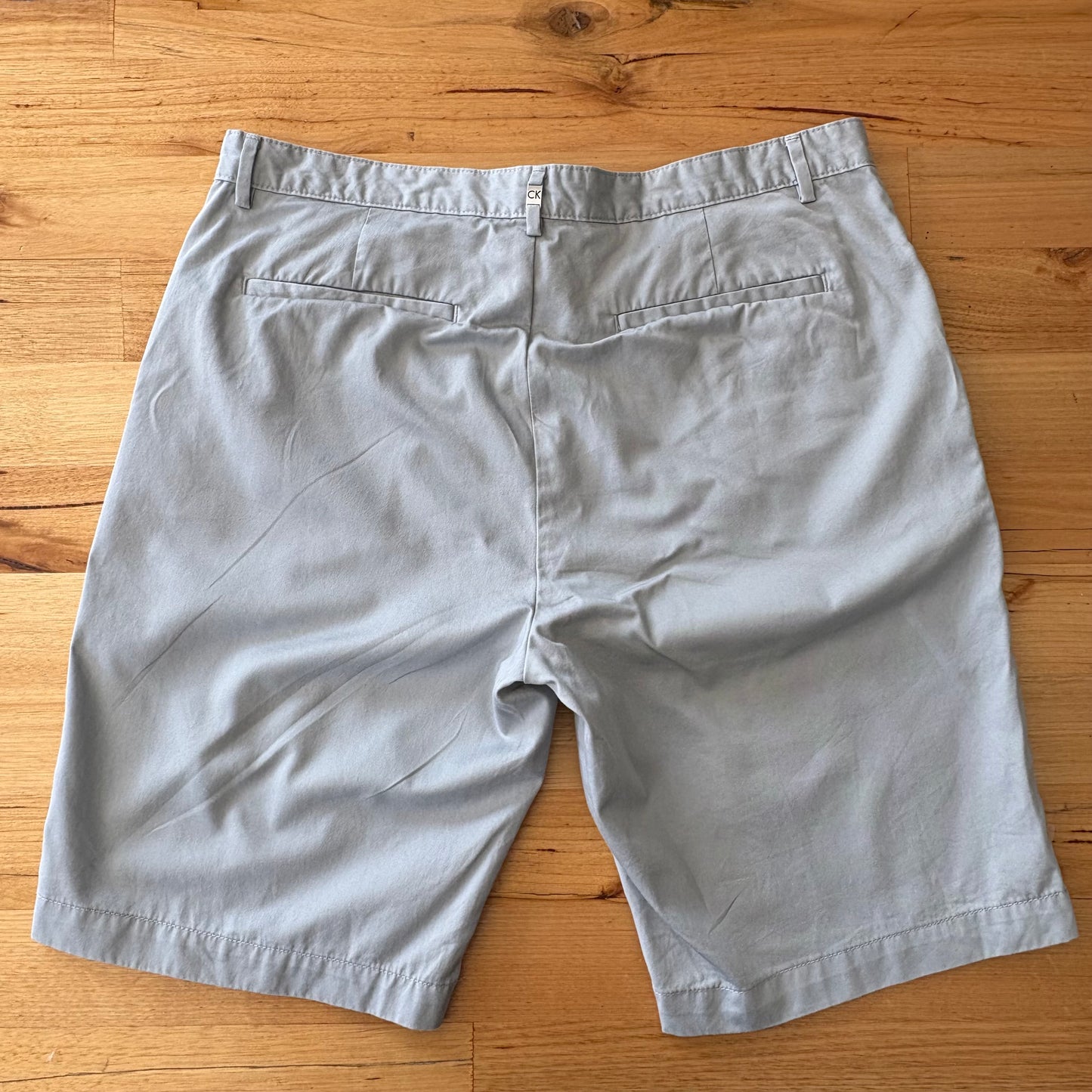 Calvin Klein Shorts Mens Size 34 Grey RN36543 Flat Front