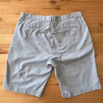 Calvin Klein Shorts Mens Size 34 Grey RN36543 Flat Front