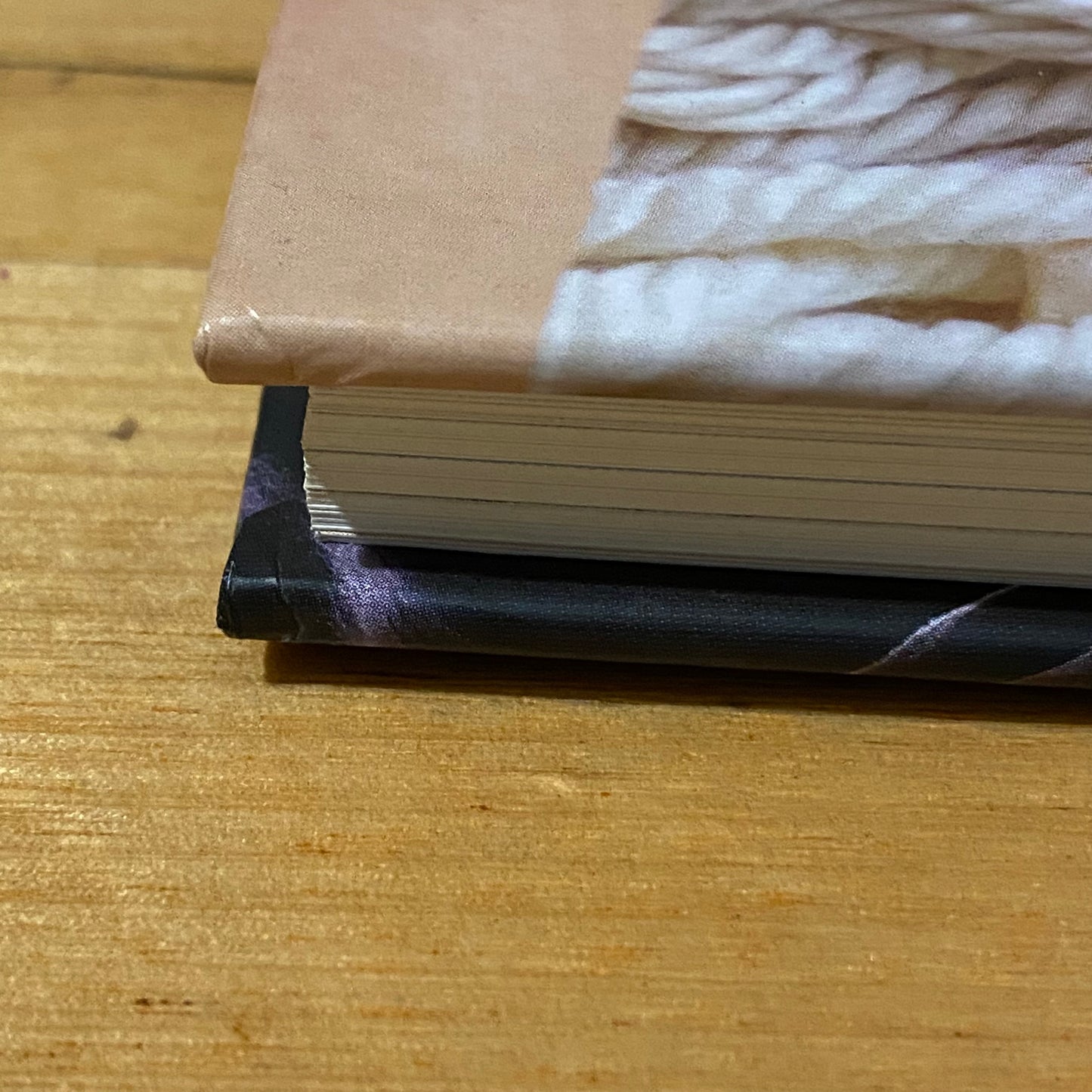 On The Loom A Modern Weaver's Guide by Maryanne Moodie Hardcover GD