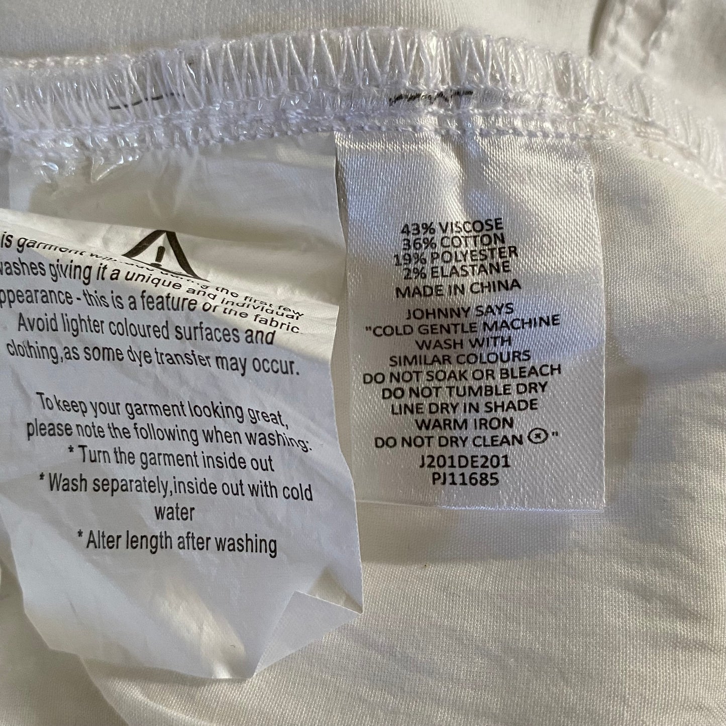 Johnny Bigg Men’s White Jeans SZ 42-inch Waist Zip Fly New With Tags