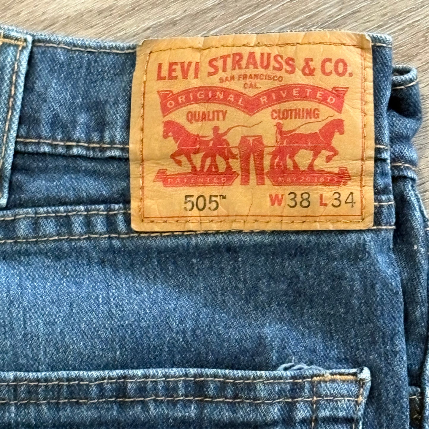 Levi's 505 Mens W 38 L 34 Denim Light Wash Blue Jeans PC9-00505-1528