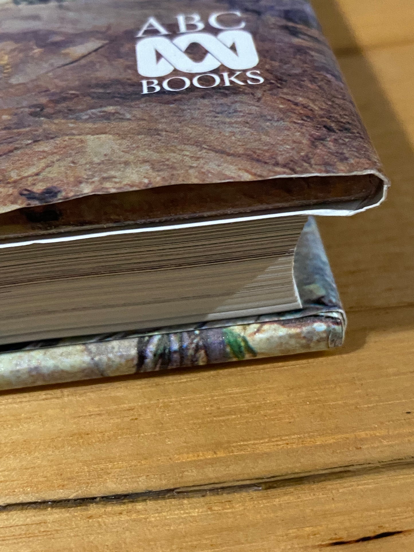 Explore Wild Australia With Bush Tucker Man Les Hiddins Hardcover GD