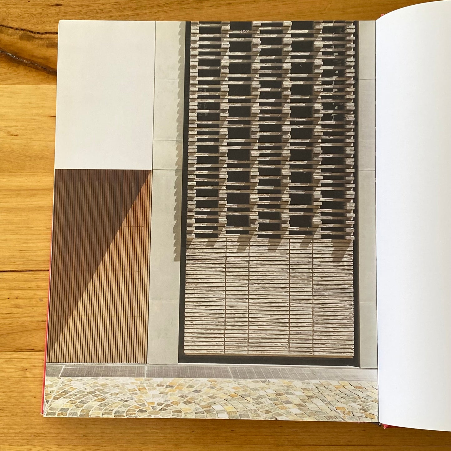 Twenty-One Australian Architects Breaking New Ground Hardcover 2017 GD