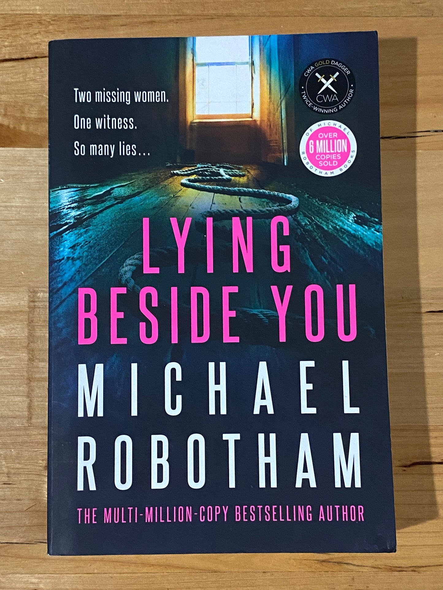 Lying Beside You by Michael Robotham Paperback 2022 GD