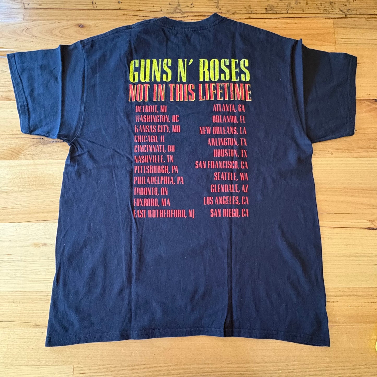 Guns N' Roses Not In This Lifetime T-Shirt Black Short Sleeve Size Large