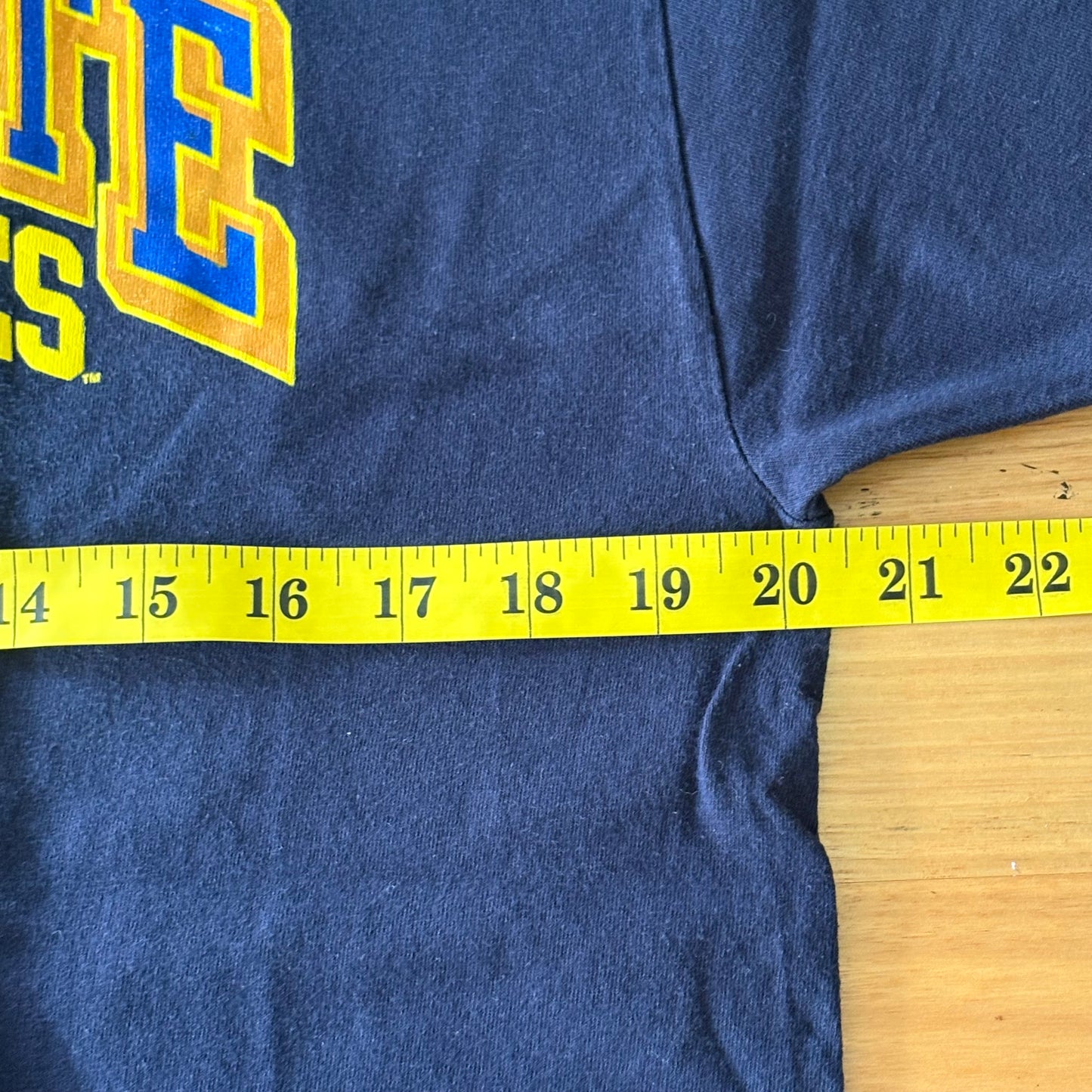 Marquette Golden Eagles Champion T-Shirt Navy Blue Short Sleeve Size Large