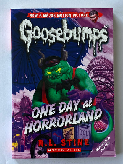 Goosebumps One Day At Horrorland R.L.Stine Paperback 2015 VGC