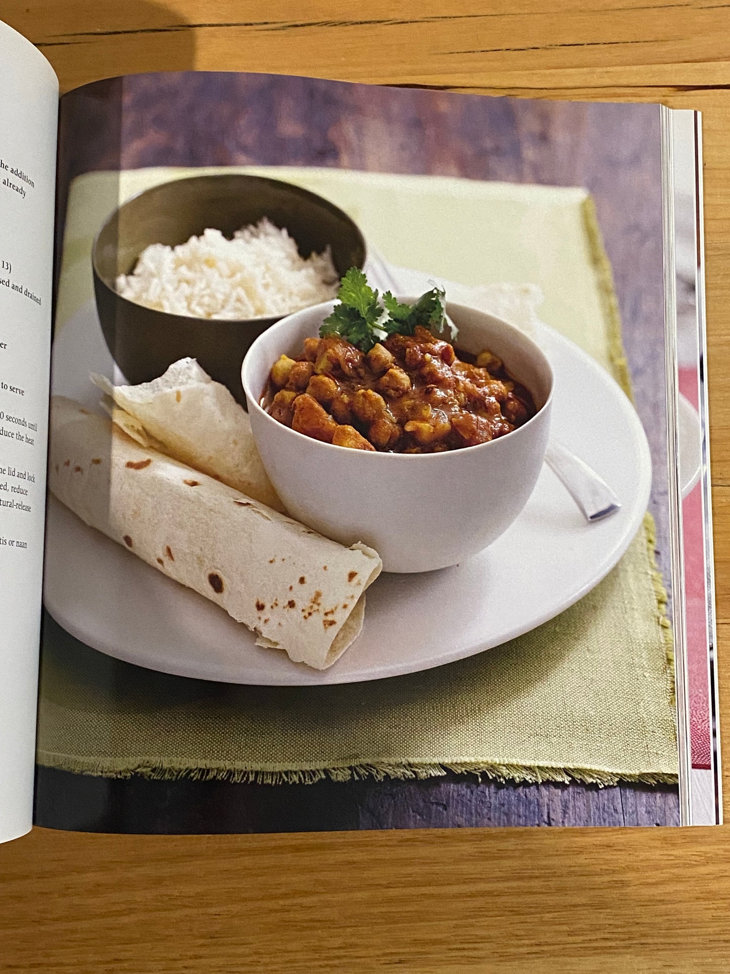 The Pressure Cooker Recipe Book by Suzanne Gibbs Paperback GD